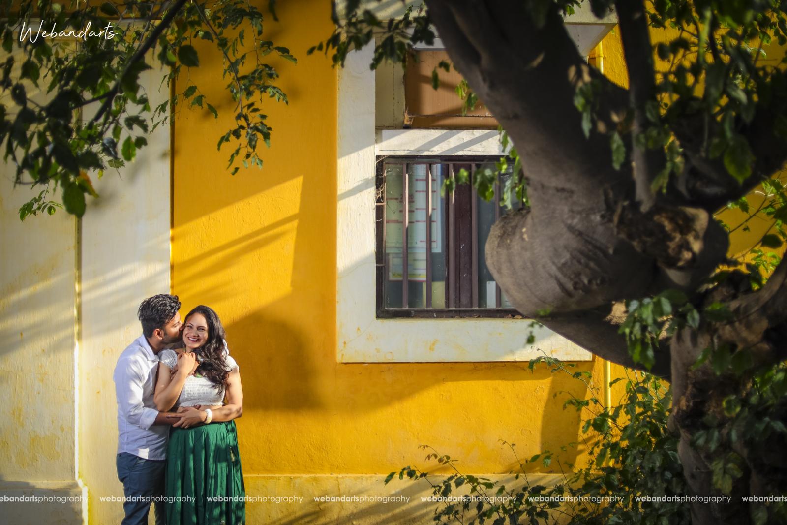 north_indian_couple_photoshoot_yellow_building_pondicherry-1152