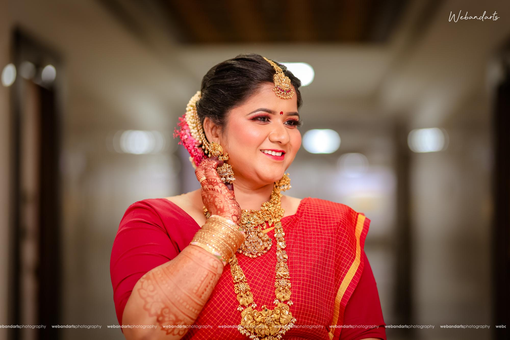 Candid wedding moments captured in Thirukadaiyur by Pondicherry photographers