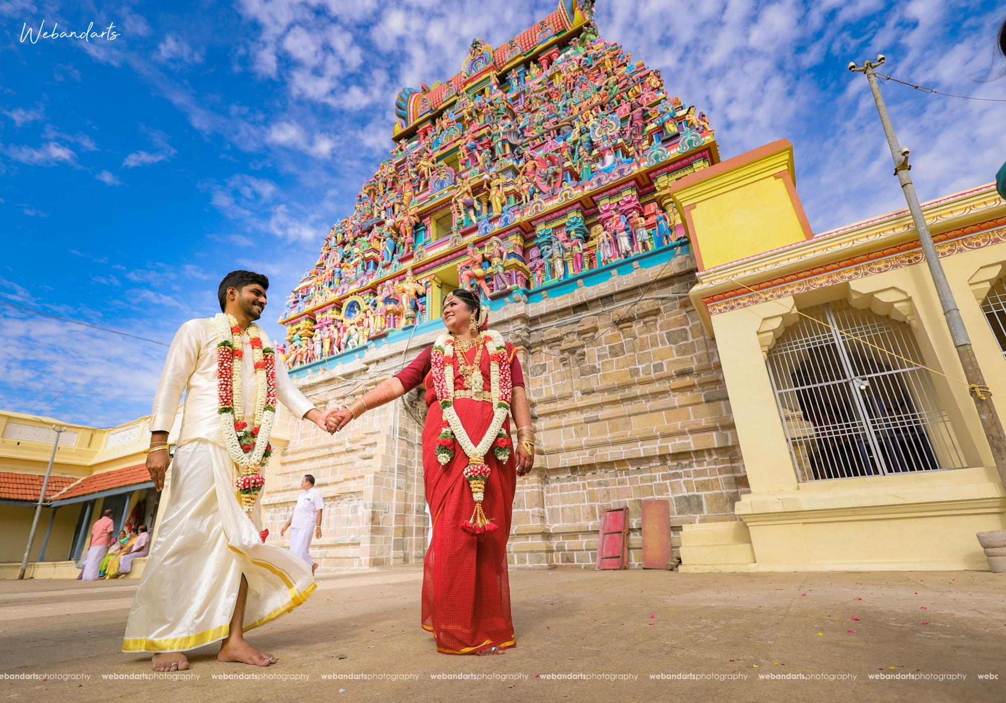 Traditional Hindu wedding ceremony at Thirukadaiyur temple