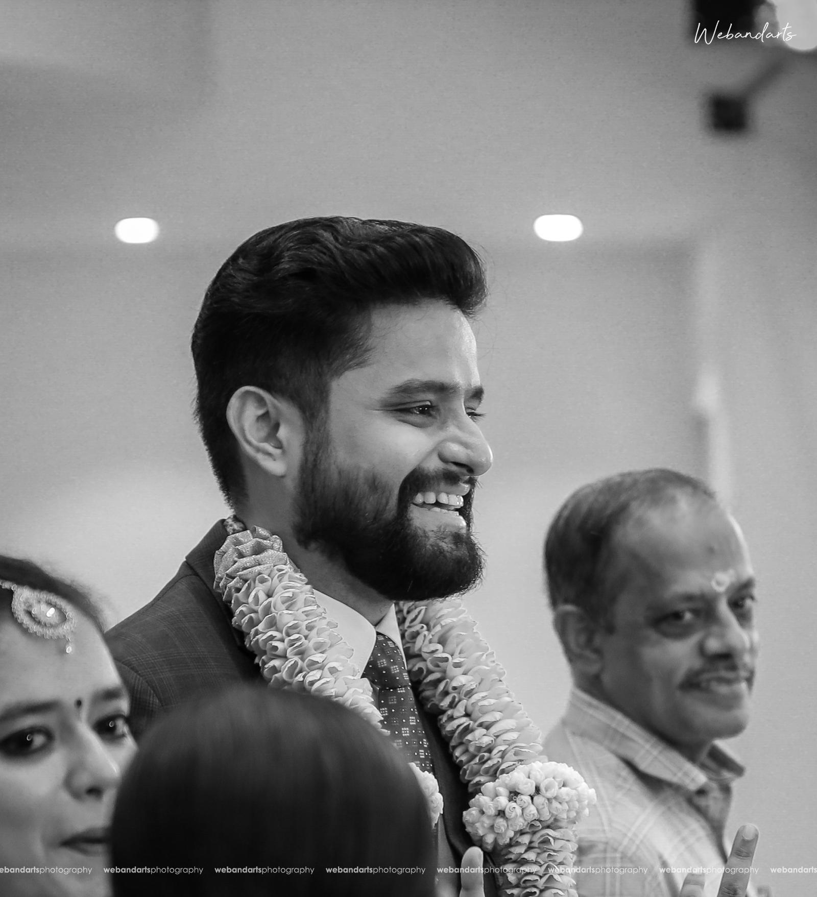iyer_reception_photography_brahmin_groom_smile_black_white_picture-1180
